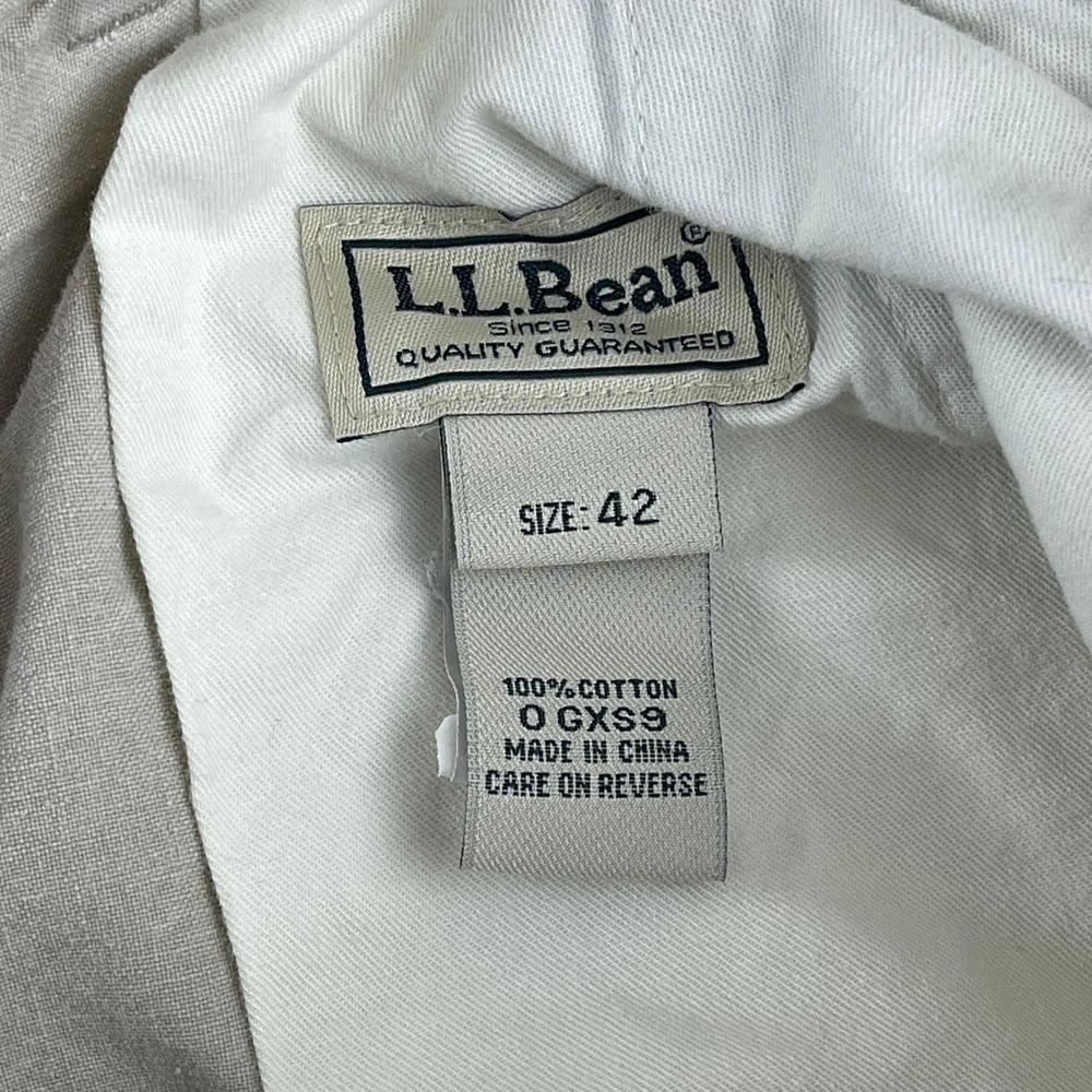 LL Bean Mens Khaki Tan Cotton Twill Cargo Shorts Size 42 Relaxed Fit Hiking - Picture 6 of 8